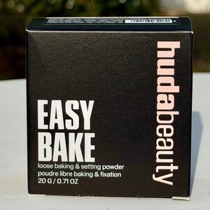 HUDA BEAUTY Easy Bake Blurring Loose Baking & Setting Powder (Cup Cake)